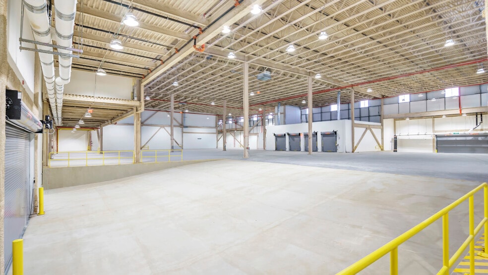 More Photos Of 153-44 S Conduit Ave, Jamaica Warehouse For Lease