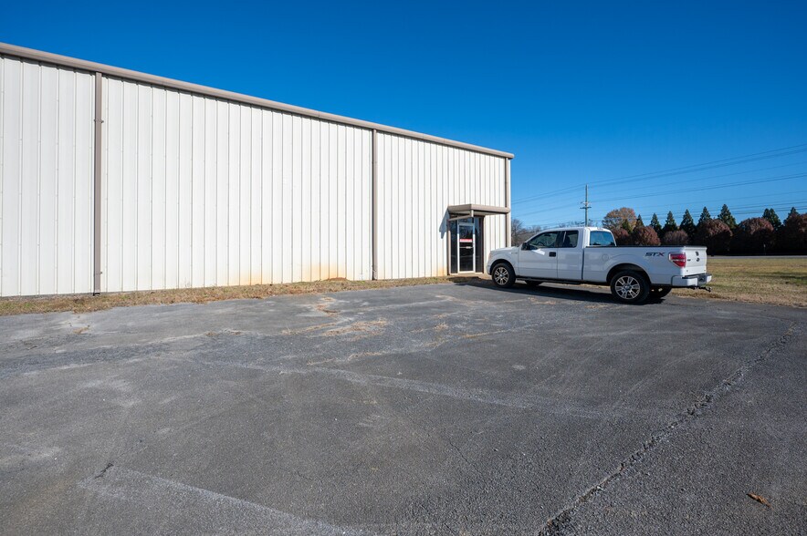 More Photos Of 1849 US-41, Calhoun Warehouse For Sale