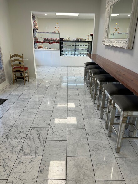 More Photos Of 2100 Airline Dr, Bossier City Storefront For Lease