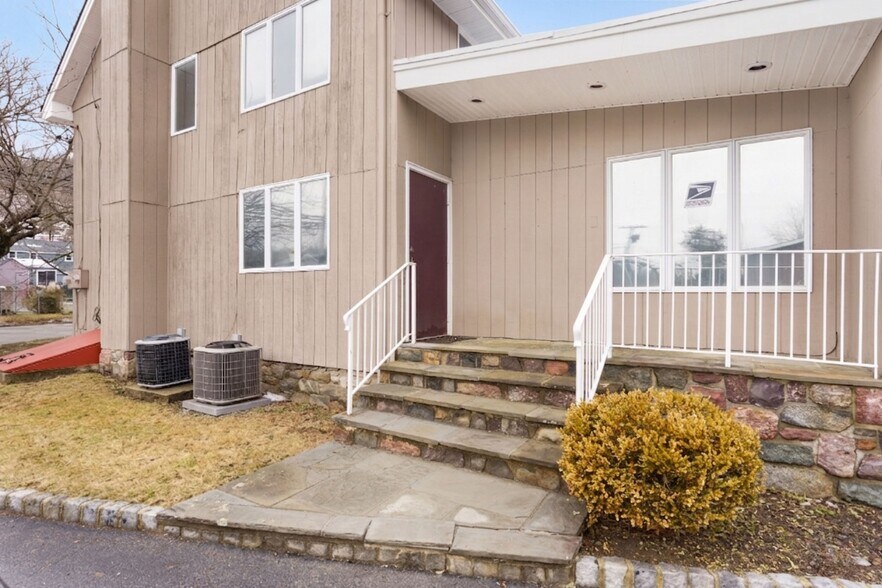 More Photos Of 328 Green Pond Rd, Hibernia Office Residential For Lease