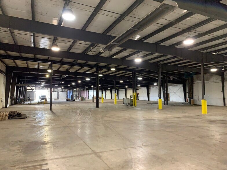 More Photos Of 710 Rains Dr, Gladstone Manufacturing For Lease