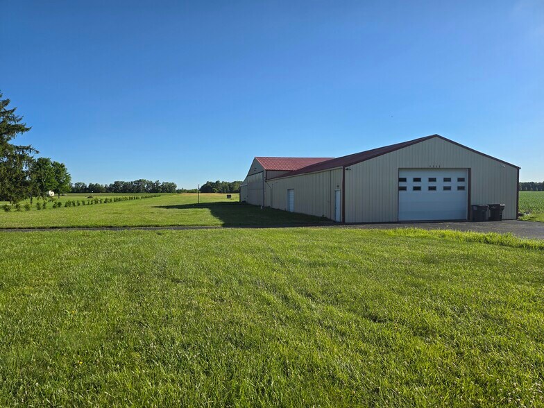 More Photos Of 4250 W 600 S, Pendleton Airplane Hangar For Sale