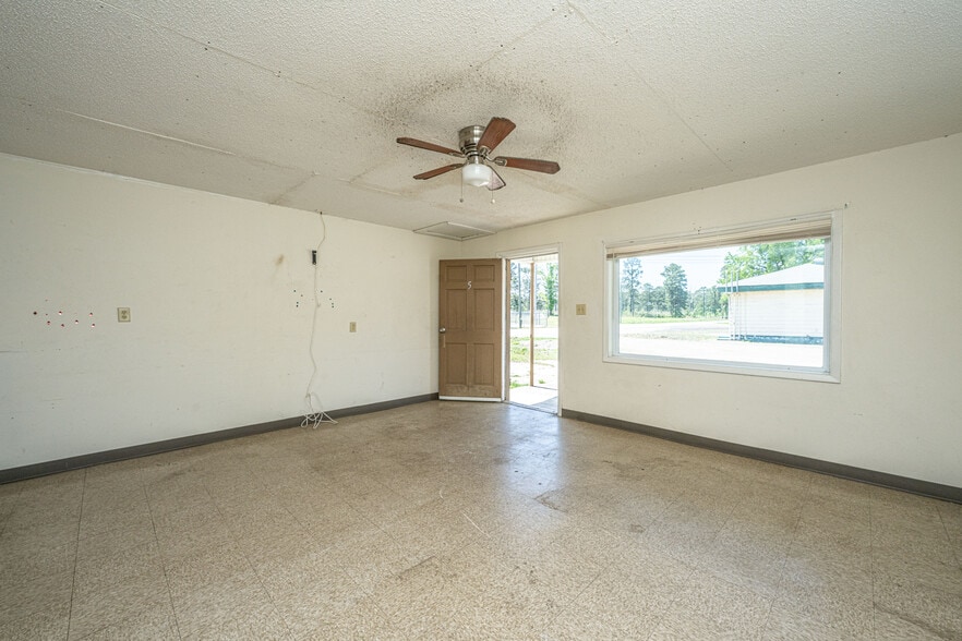 More Photos Of 1058 Edgewater Rd, Pineville Hotel For Sale