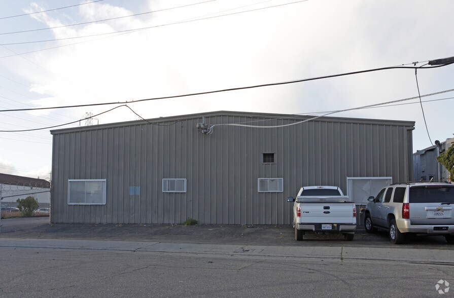 More Photos Of 711 Kevin Ct, Oakland Manufacturing For Lease