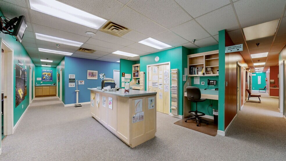 More Photos Of 1701 Spring St, Jeffersonville Medical For Sale