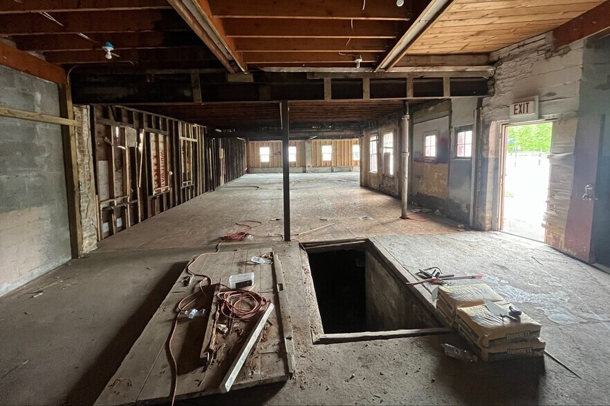 More Photos Of 156 River St, North Adams Flex For Lease