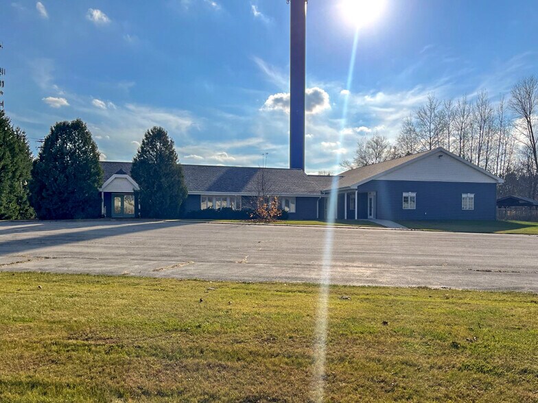More Photos Of 1881 Pride Ter, Suamico Loft Creative Space For Sale