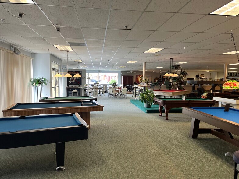 More Photos Of 5585 University Blvd W, Jacksonville Storefront Retail Office For Sale