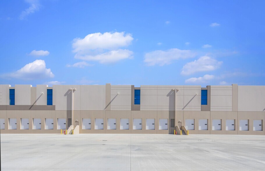 More Photos Of 25490 Springbrook Ave, Santa Clarita Industrial For Sale