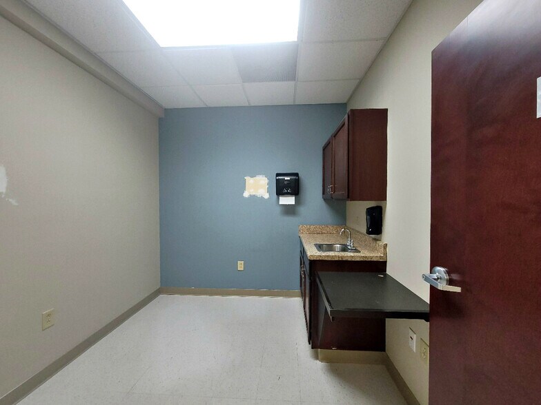 More Photos Of 2356 John Smith Rd, Fayetteville Medical For Lease