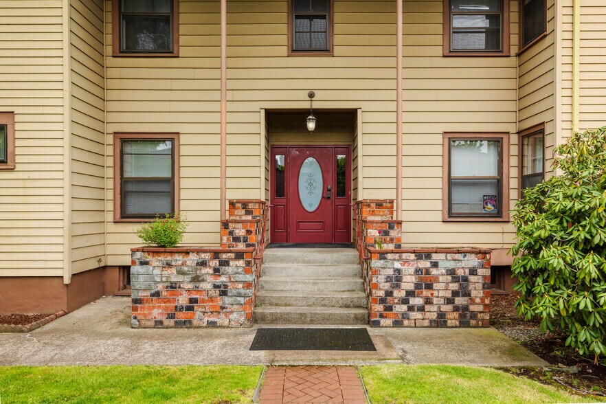 More Photos Of 1830 NW 23rd Pl, Portland Apartments For Sale