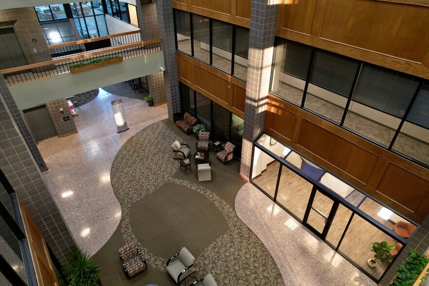 More Photos Of 1415 28th St, West Des Moines Office For Lease