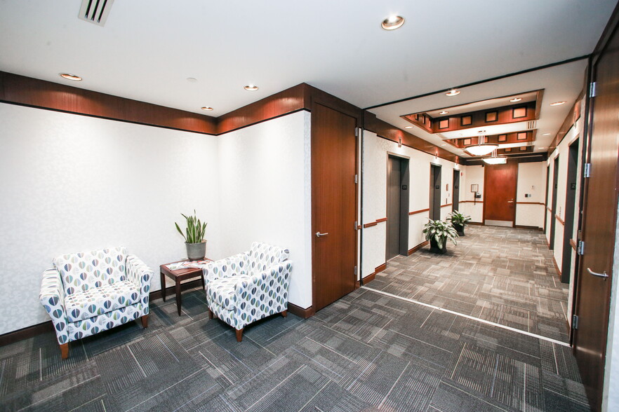 More Photos Of 101 W Ohio St, Indianapolis Office Residential For Lease