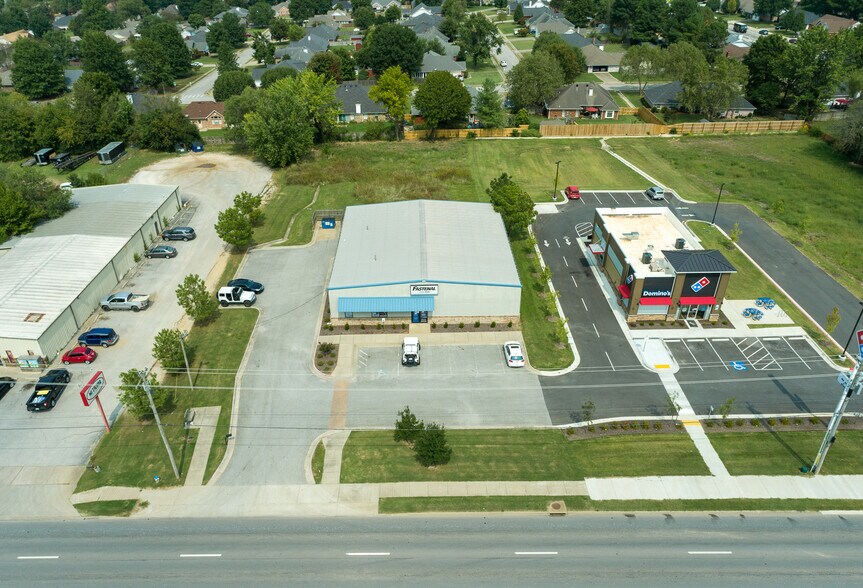 More Photos Of 2324 E Robinson Ave, Springdale Light Distribution For Sale