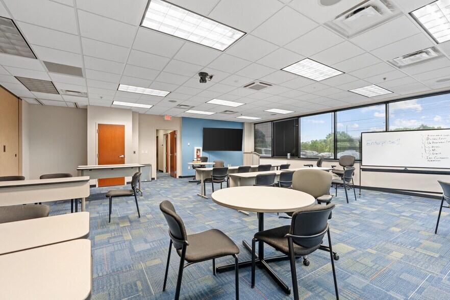 More Photos Of 2775 Blue Water Rd, Eagan Office For Sale