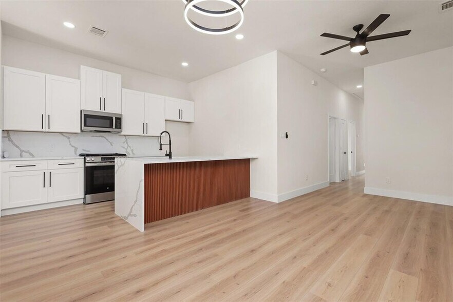 More Photos Of 4728 Sunbeam st, Houston Apartments For Sale