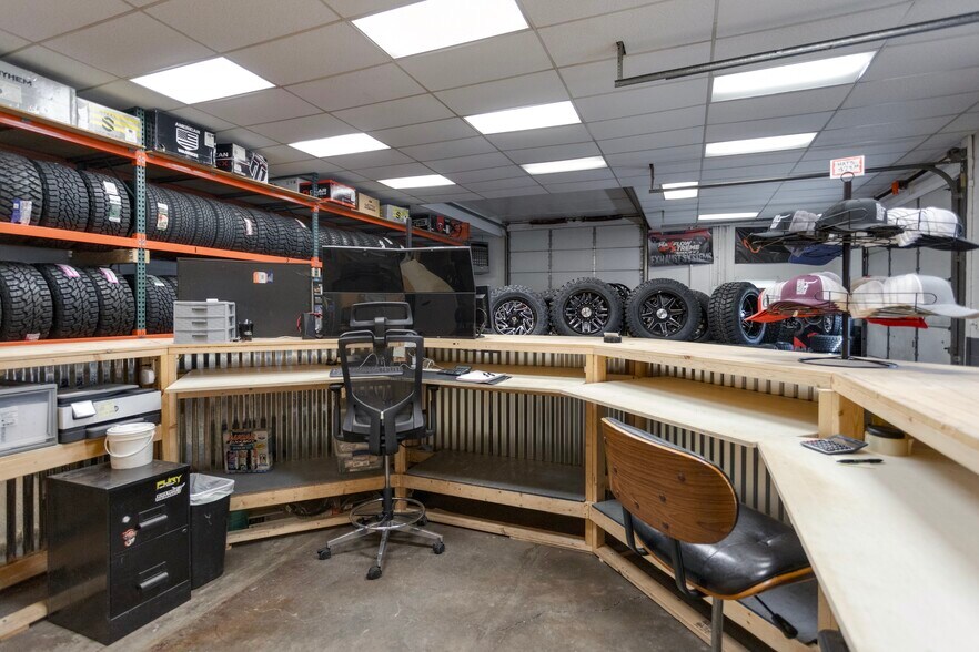 More Photos Of 510 W 28th St, Buena Vista Warehouse For Sale