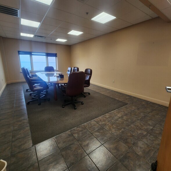 More Photos Of 47 Slade St, Fall River Showroom For Lease