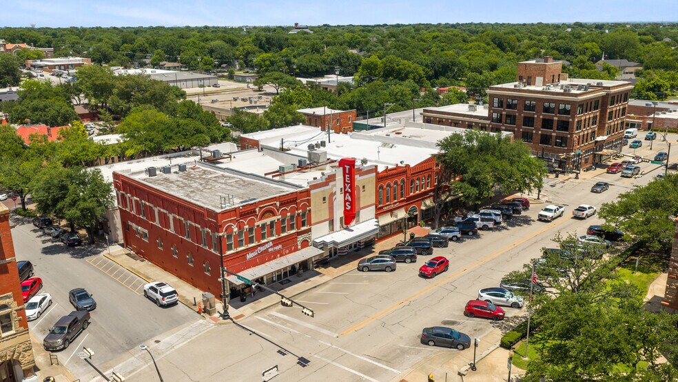 More Photos Of 114 W Main St, Waxahachie Storefront For Lease