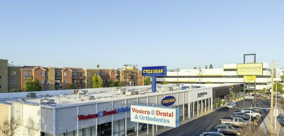 More Photos Of 21721-21729 Vanowen St, Canoga Park Storefront For Lease