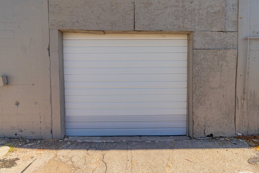 More Photos Of 1627 S Hillside St, Wichita Freestanding For Sale