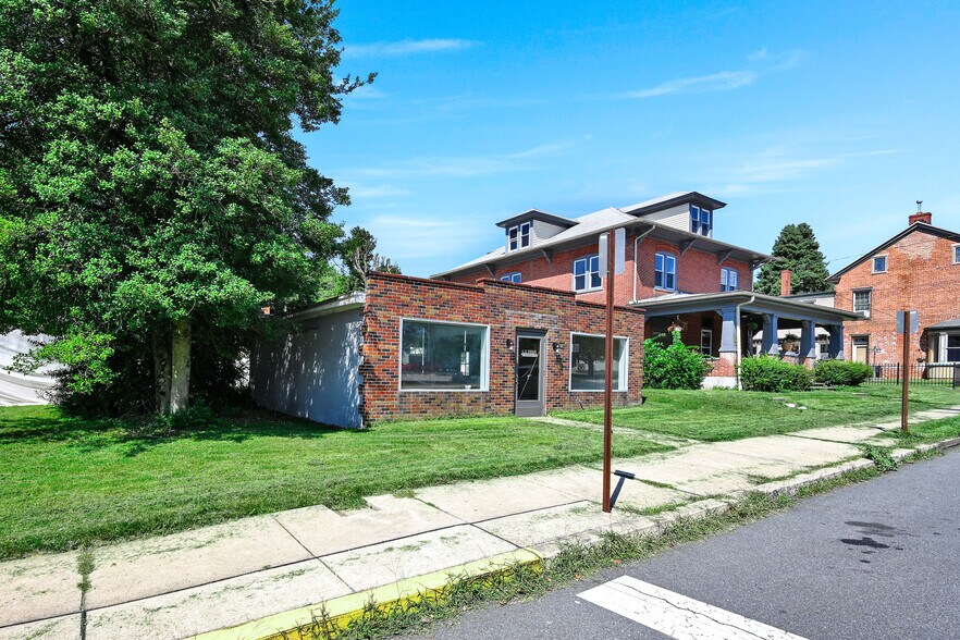 Primary Photo Of 26 Main st, Topton Freestanding For Sale