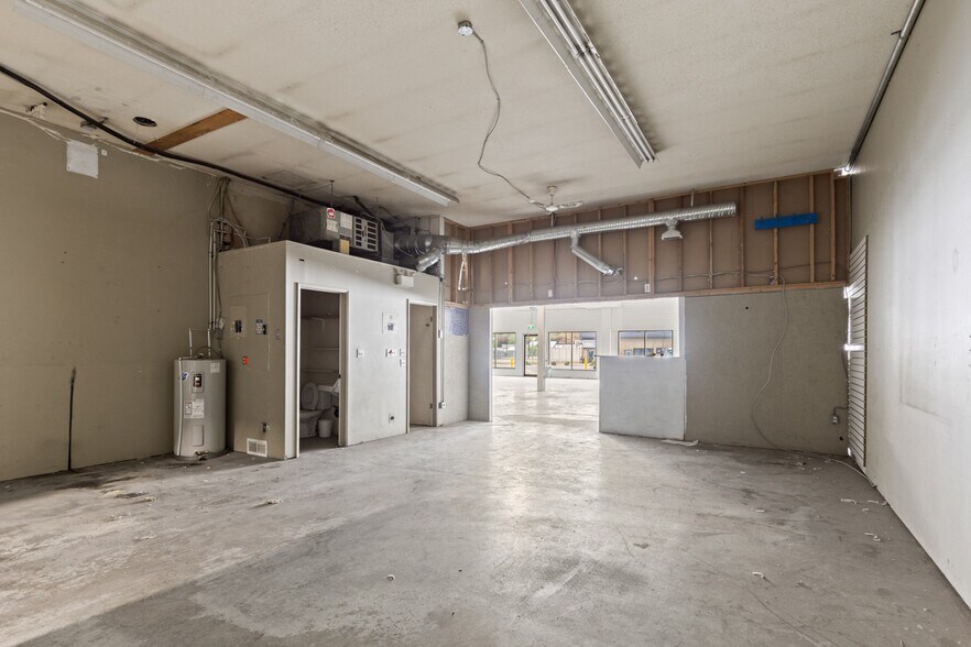 More Photos Of 4216 25 Av, Vernon Industrial For Lease