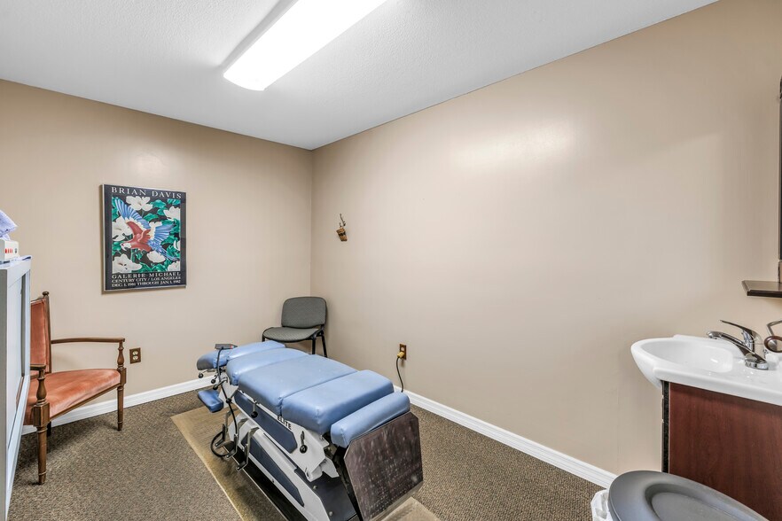 More Photos Of 1745 S Highland Ave, Clearwater Medical For Sale