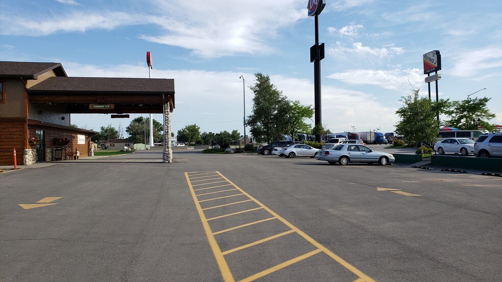 More Photos Of 201 14th St W, Hardin Hotel For Sale