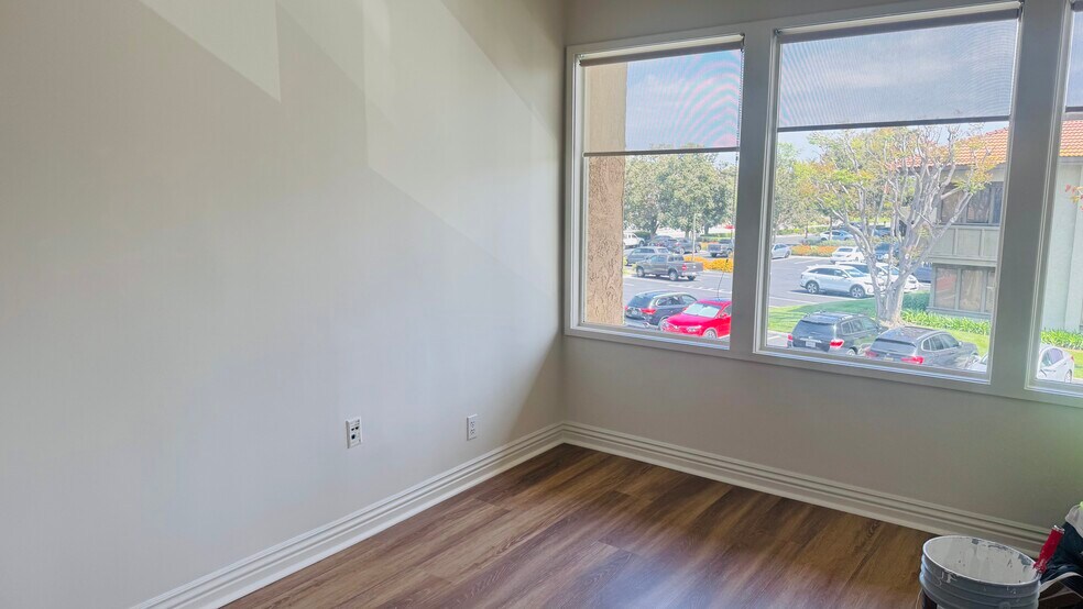 More Photos Of 14471 Chambers Rd, Tustin Loft Creative Space For Lease