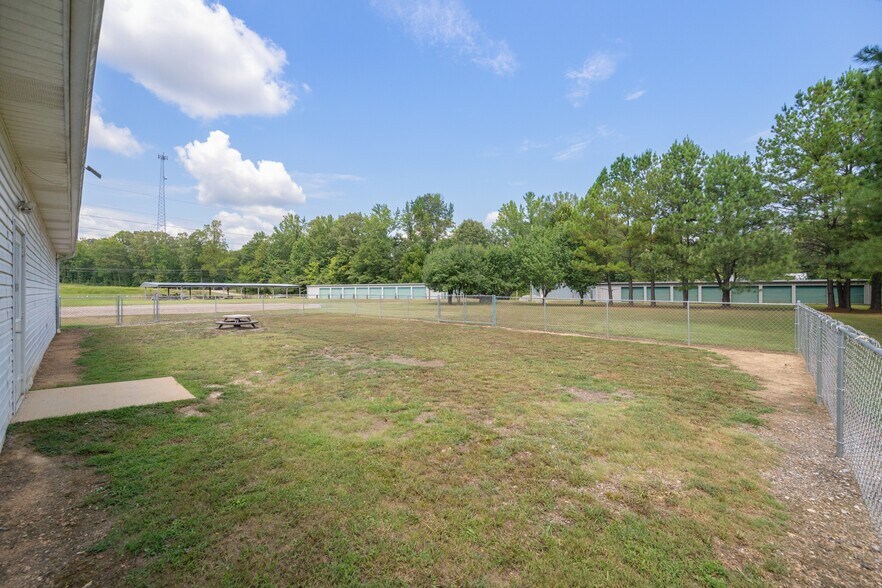 More Photos Of 10366 Highway 100, Scotts Hill Flex For Sale