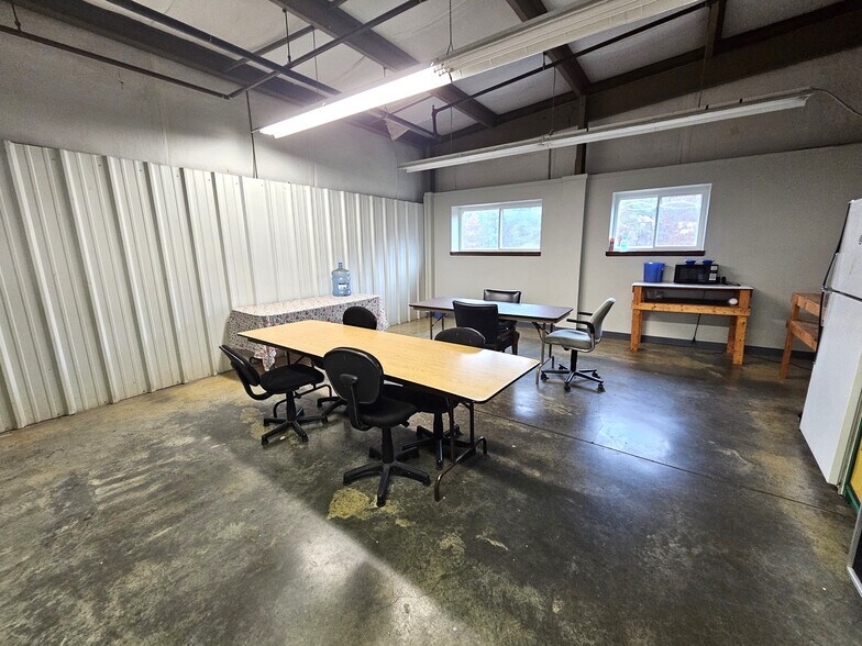 More Photos Of 205 Industrial Pike, Whitwell Manufacturing For Sale
