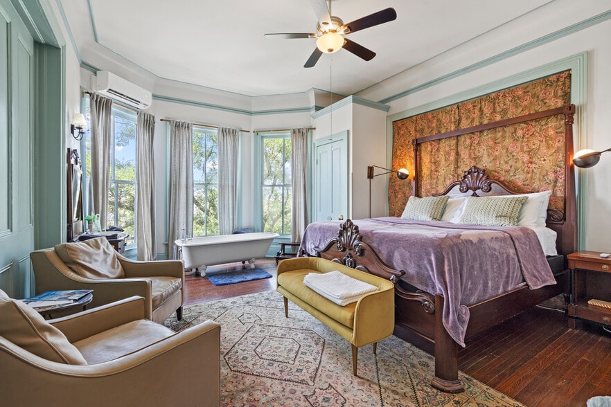 More Photos Of 1103 33rd St, Galveston Hotel For Sale