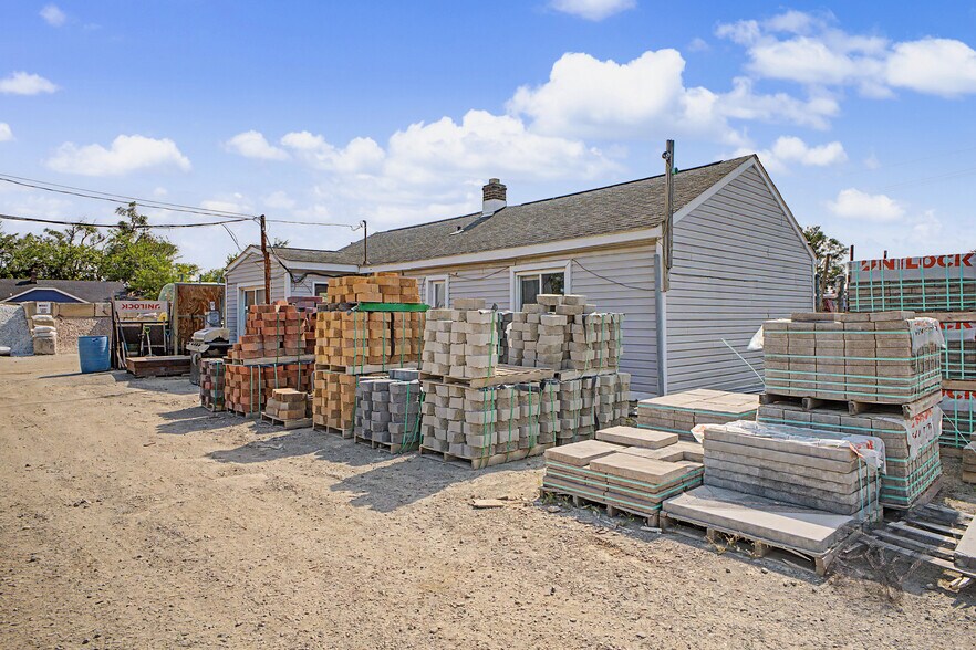 More Photos Of 1287 S Merriman Rd, Westland Freestanding For Sale