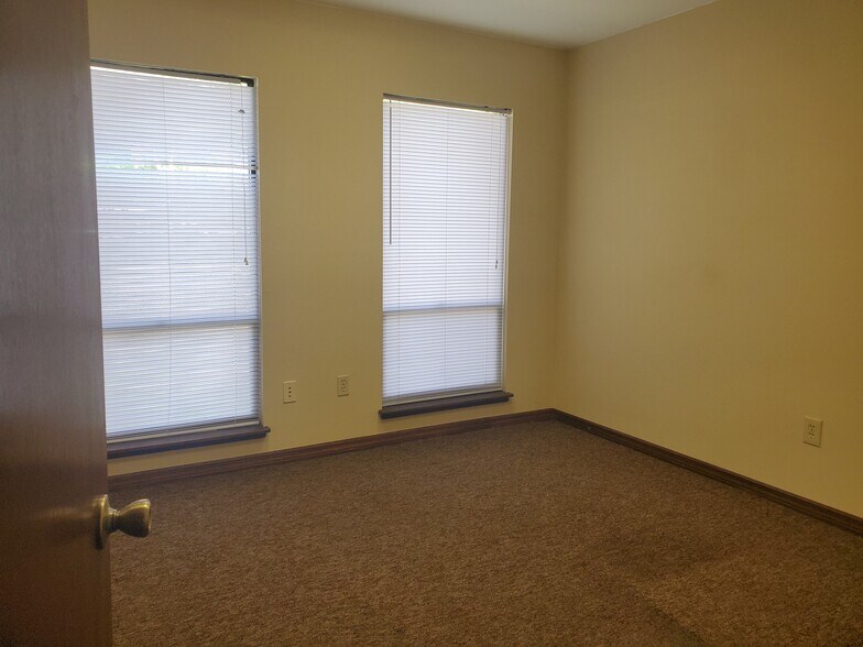 More Photos Of 5500 SW 6th Pl, Ocala Manufacturing For Sale