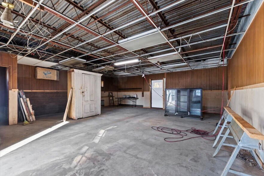 More Photos Of 256 Benmont Ave, Bennington Freestanding For Sale