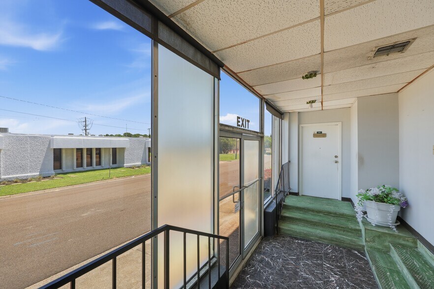 More Photos Of 4795 Mcwillie Dr, Jackson Office For Sale