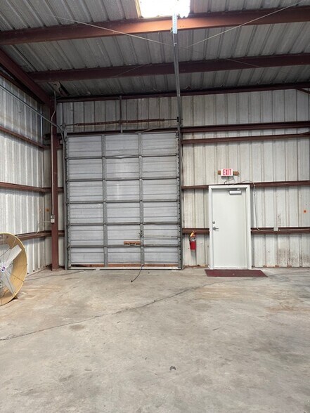 More Photos Of 327 Old Ice House Rd, Lake Wales Warehouse For Lease