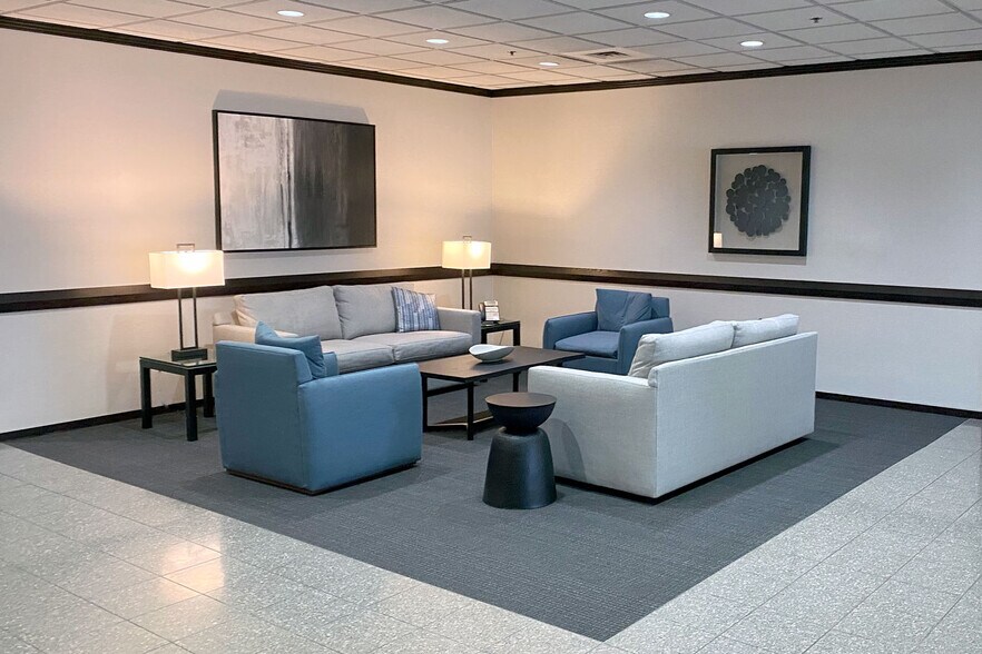 More Photos Of 200 E Big Beaver Rd, Troy Office For Lease