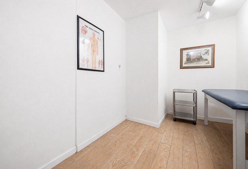More Photos Of 235 E 49th St, New York Apartments For Sale