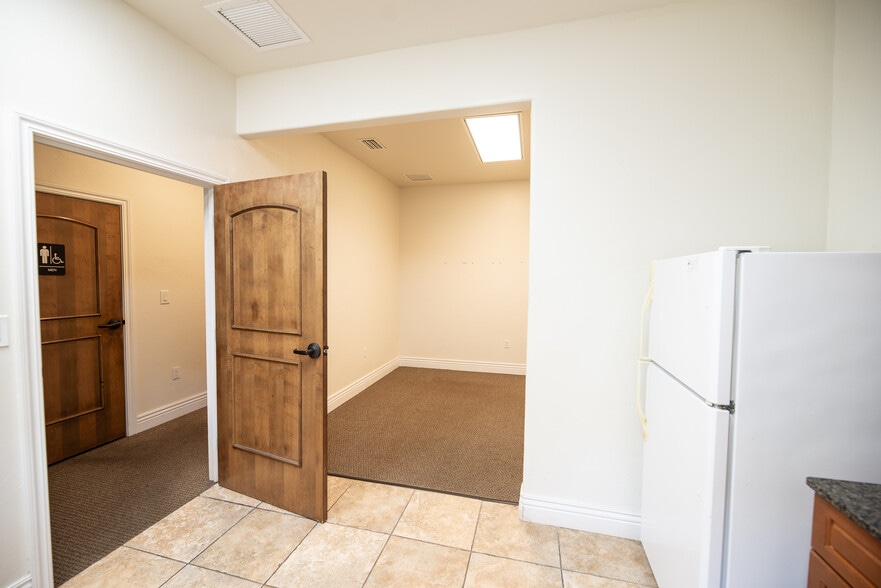 More Photos Of 2436-2438 Brunello Trace, Lutz Office For Lease