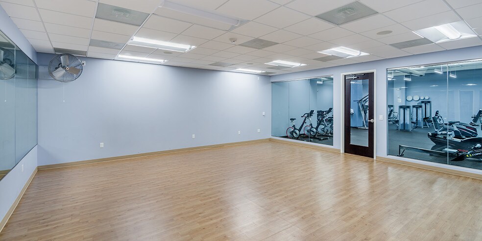 More Photos Of 1515 Mockingbird Ln, Charlotte Office For Lease