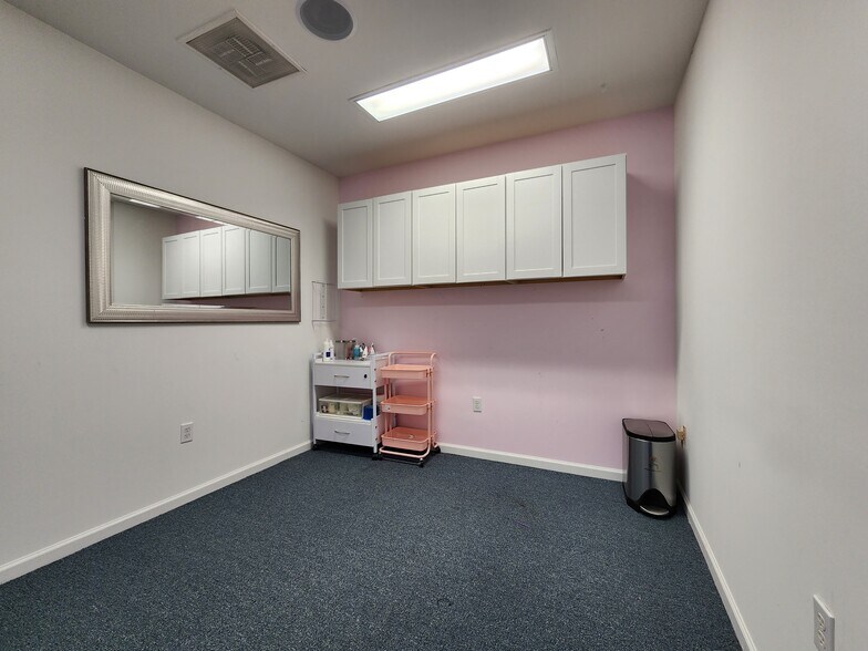 More Photos Of 722 Grant St, Herndon Medical For Sale