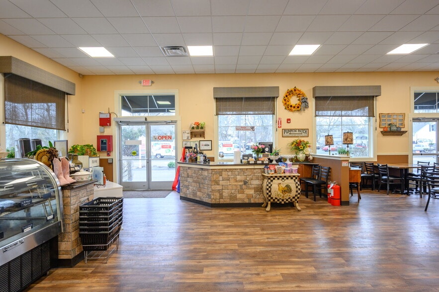 More Photos Of 499 State Rd, Plymouth Restaurant For Sale