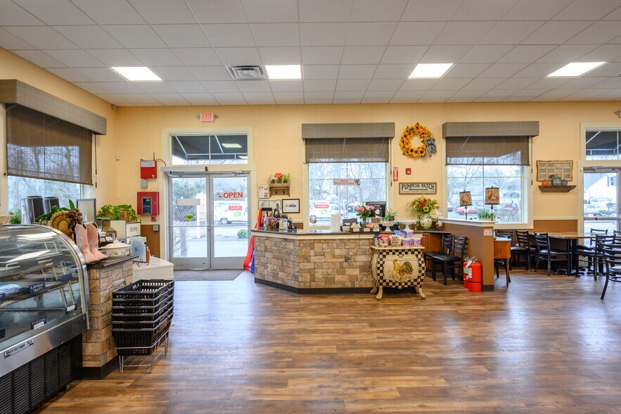 More Photos Of 499 State Rd, Plymouth Restaurant For Sale