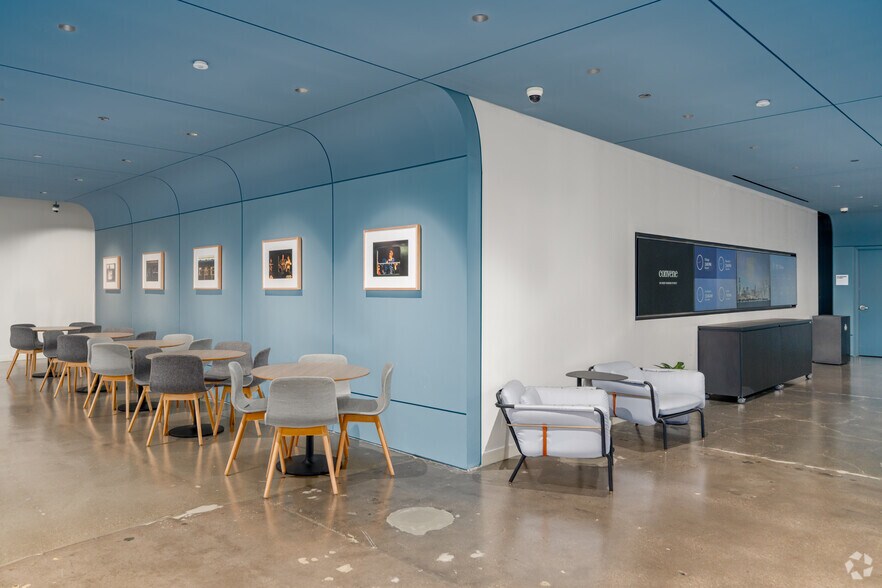 More Photos Of 311 W Monroe St, Chicago Coworking Space