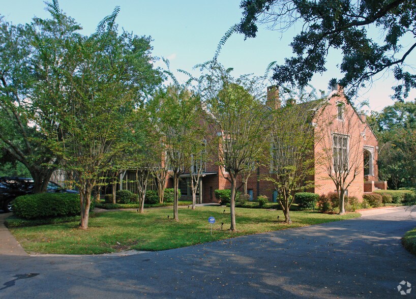 More Photos Of 1668 Government St, Mobile Office For Lease