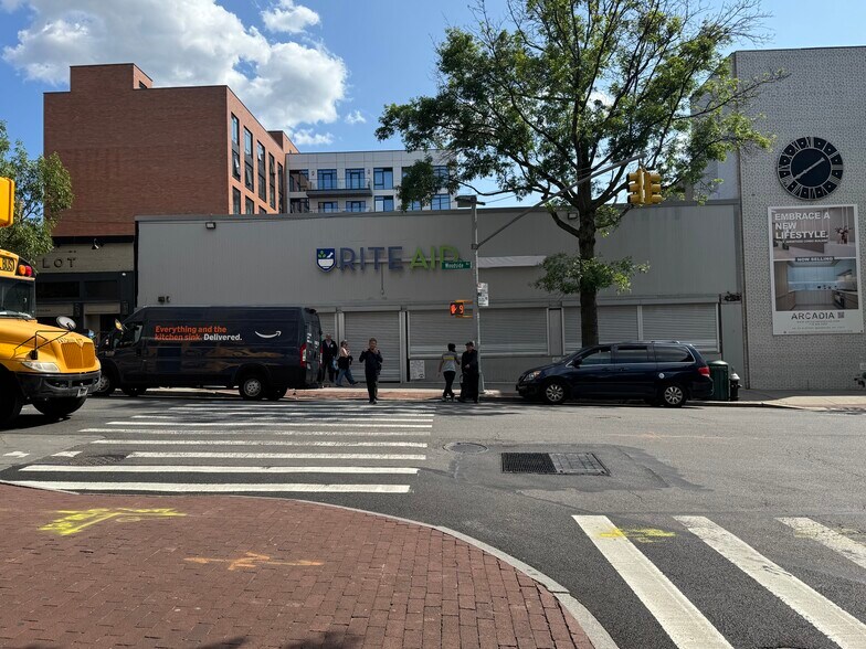 More Photos Of 60-26 Woodside Ave, Flushing Storefront For Lease