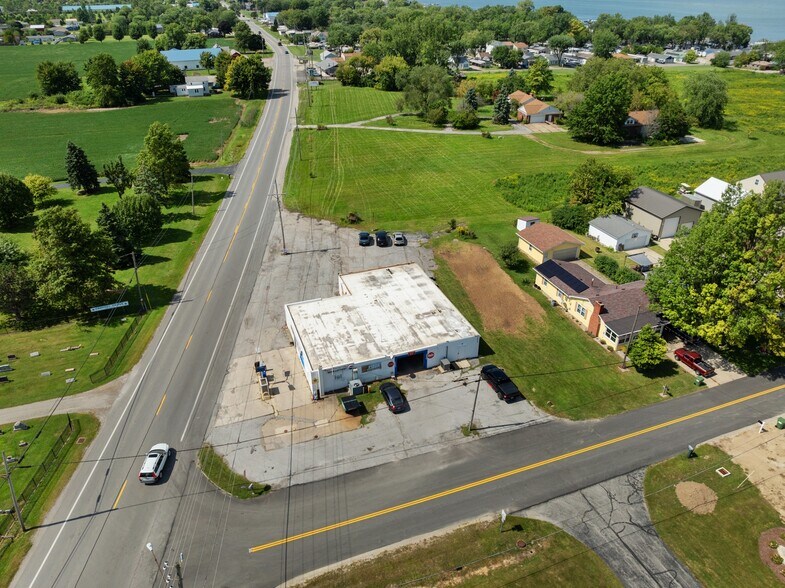 More Photos Of 7697 E Harbor Rd, Lakeside Marblehead Convenience Store For Sale