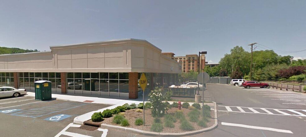 More Photos Of 610-658 White Plains Rd, Tarrytown Storefront For Lease